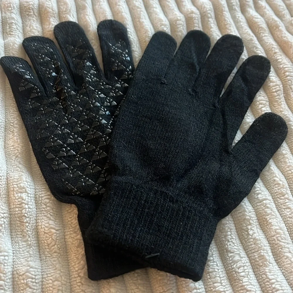 Stylish Black Patterned Gloves